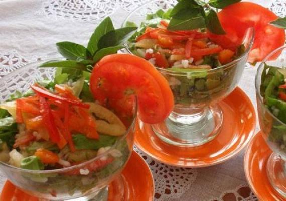 Праздничный порционный салат: рецепт приготовления, варианты оформления с фото Салат красивый в салатниках порционных